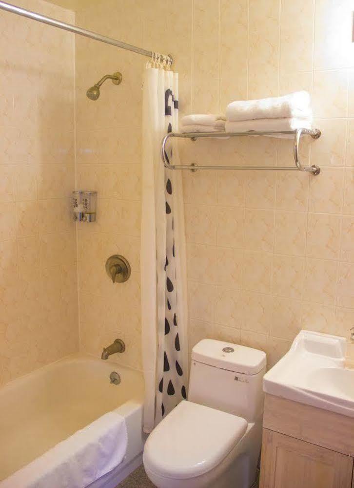 Phoenix Hotel Brooklyn Sunset Park (Adults Only) New York Esterno foto